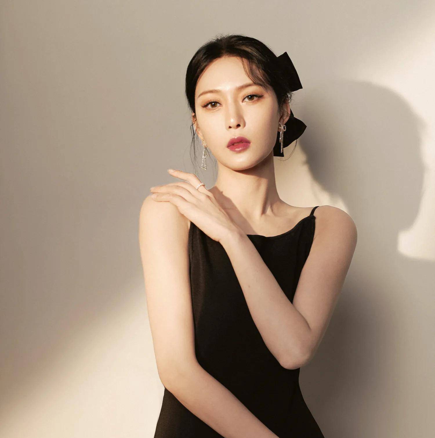 幻镜阁浅夏,沙华